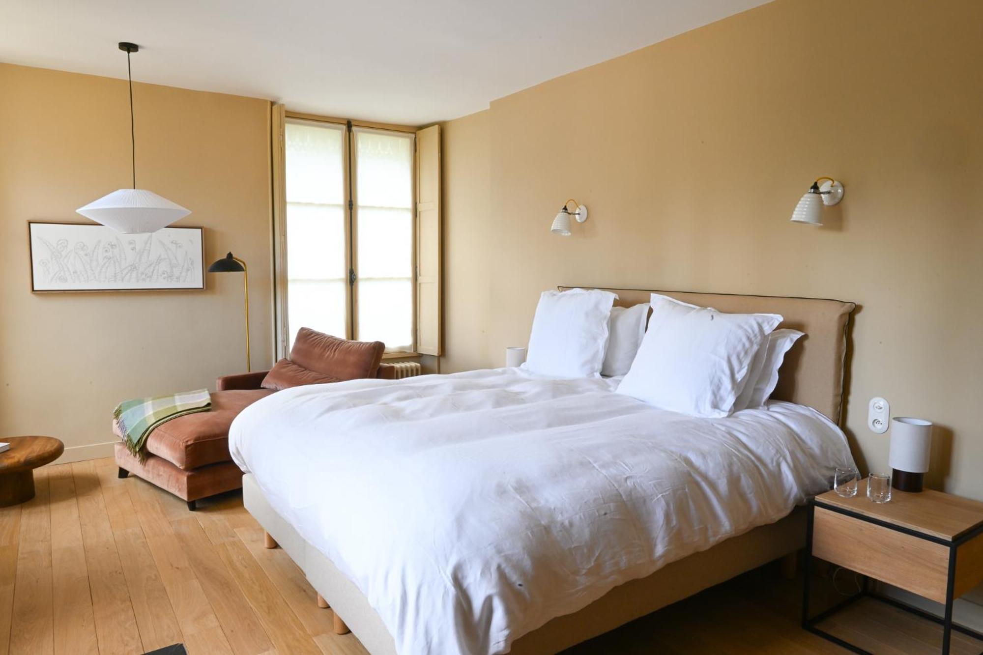 Hotel Les Pres Saint-Hilaire-le-Chatel Bagian luar foto