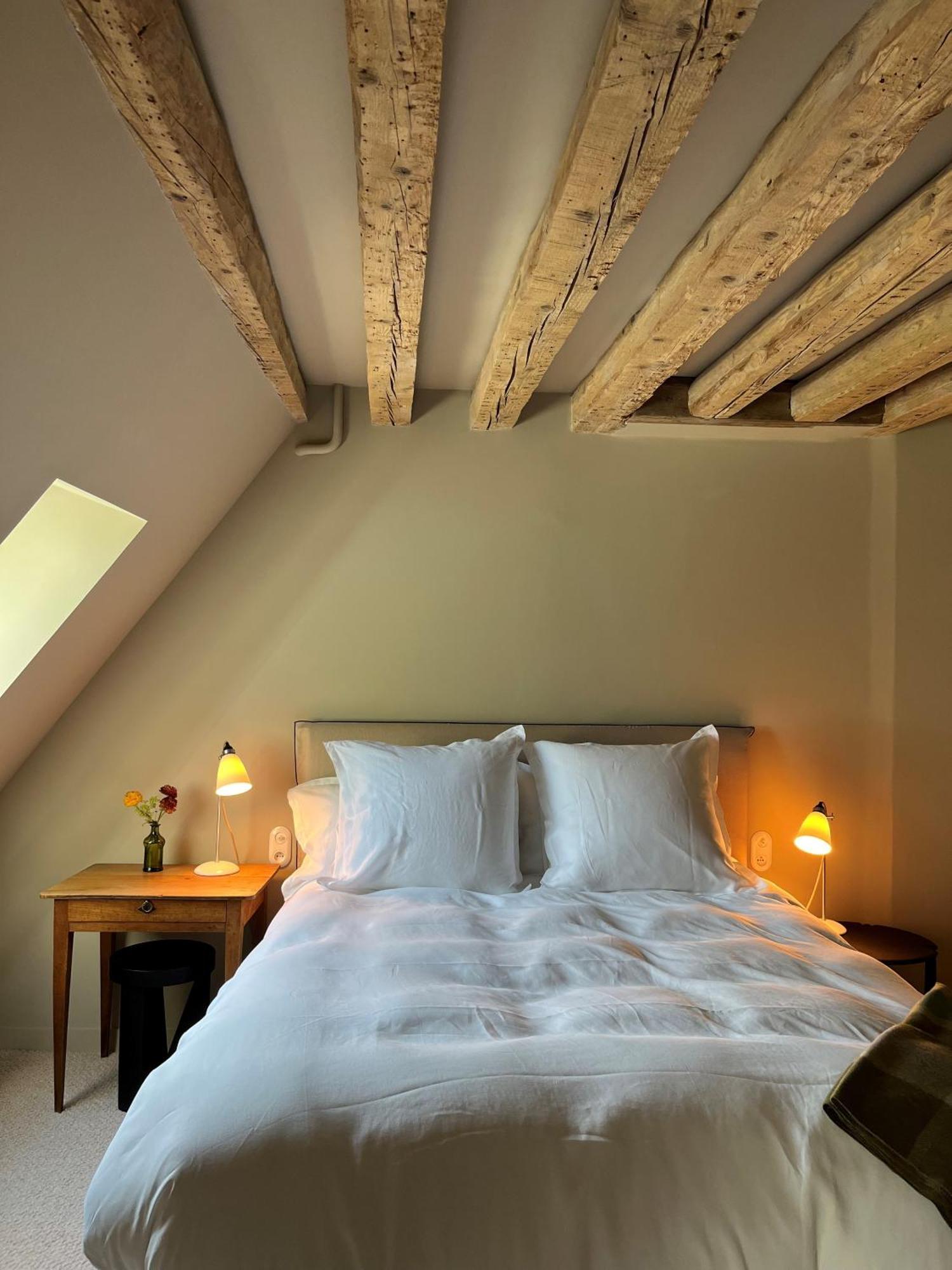 Hotel Les Pres Saint-Hilaire-le-Chatel Bagian luar foto
