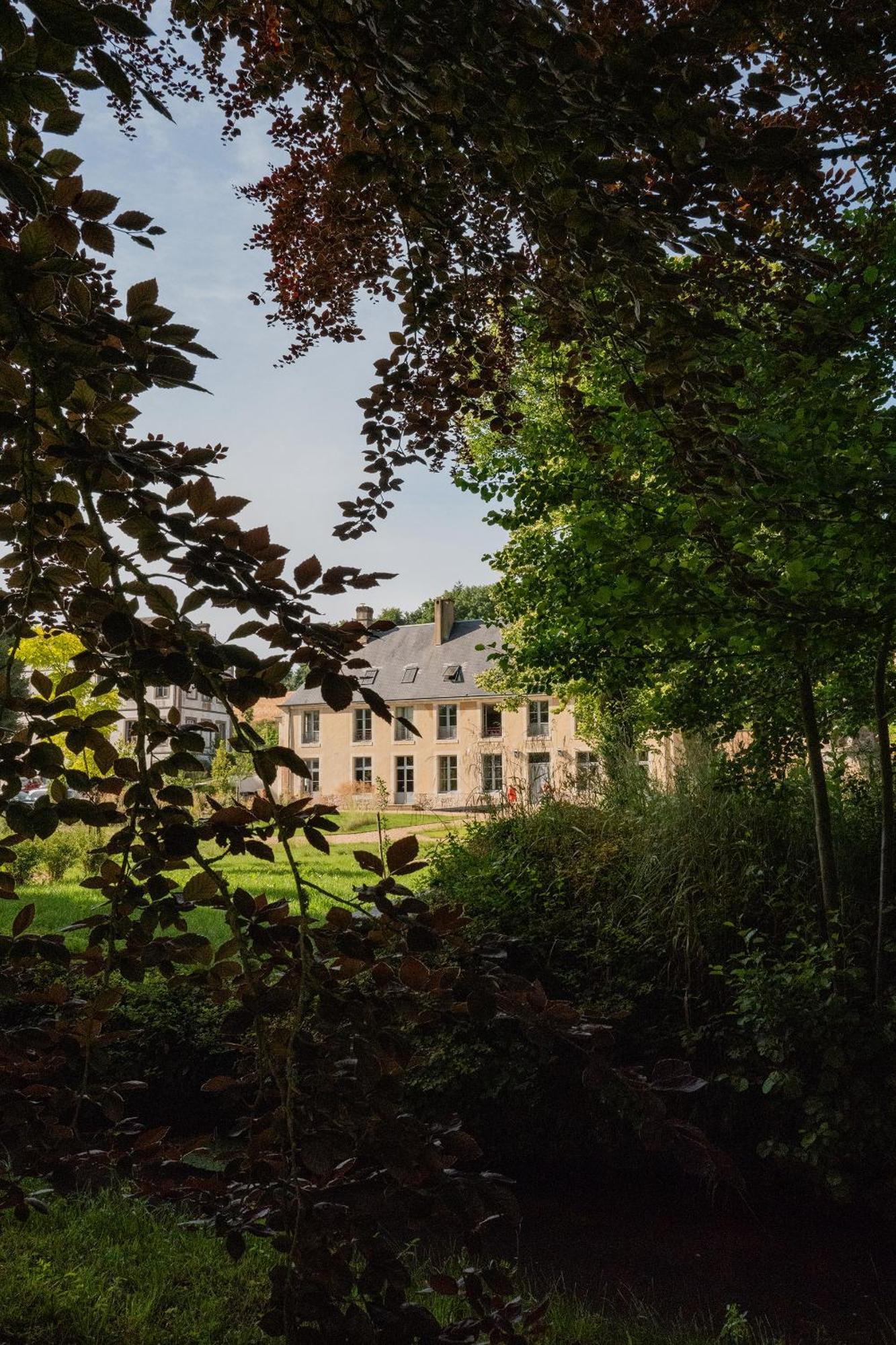 Hotel Les Pres Saint-Hilaire-le-Chatel Bagian luar foto